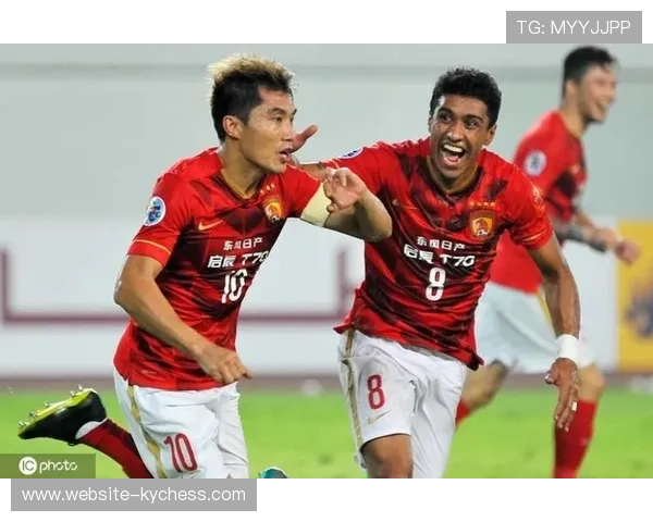 朗斯2-1客胜昂热重返榜首，托万梅开二度，球队21年后再度登顶